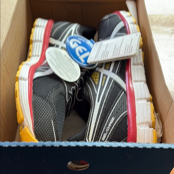 Asics gel chase Black and Red Athletic Shoes - Picture 11 of 12